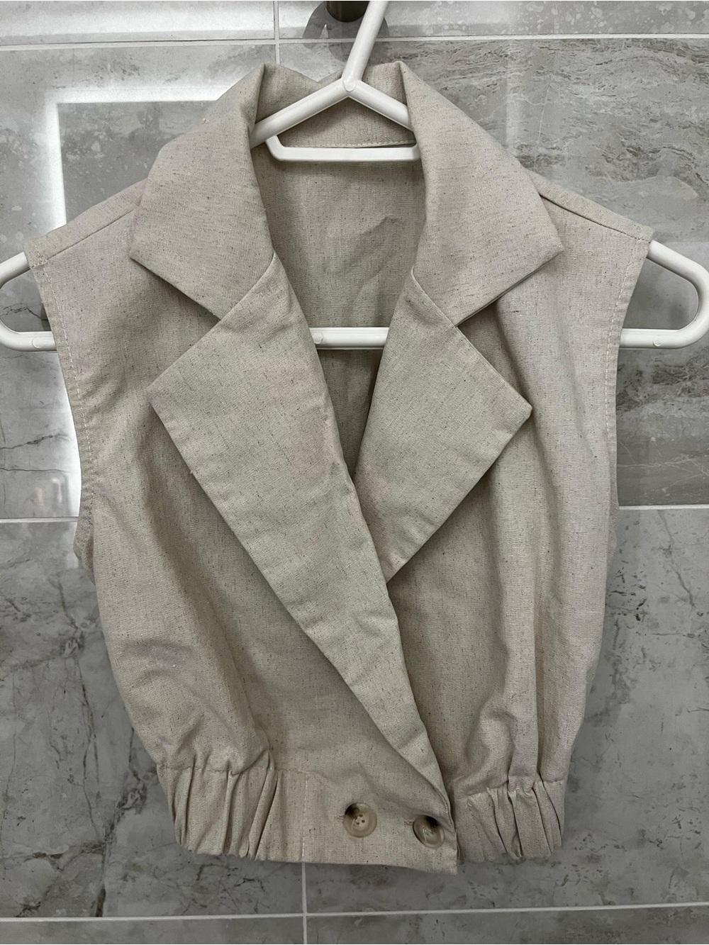 Sleeveless Linen-Blend Collared Vest in Natural